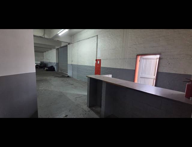 318M² WAREHOUSE TO LET IN WELLINGTON CENTRAL